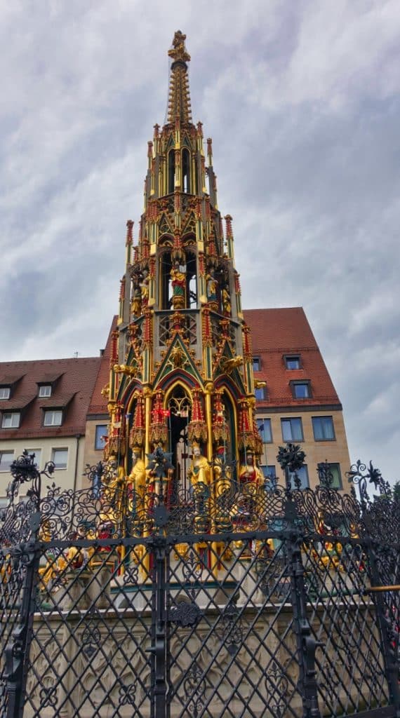 Schöner Brunnen in der Altstadt von Nürnberg
