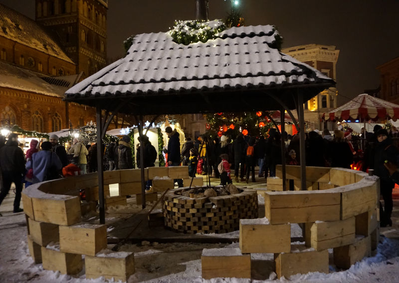 Weihnachtsmarkt Riga - Feuerstelle