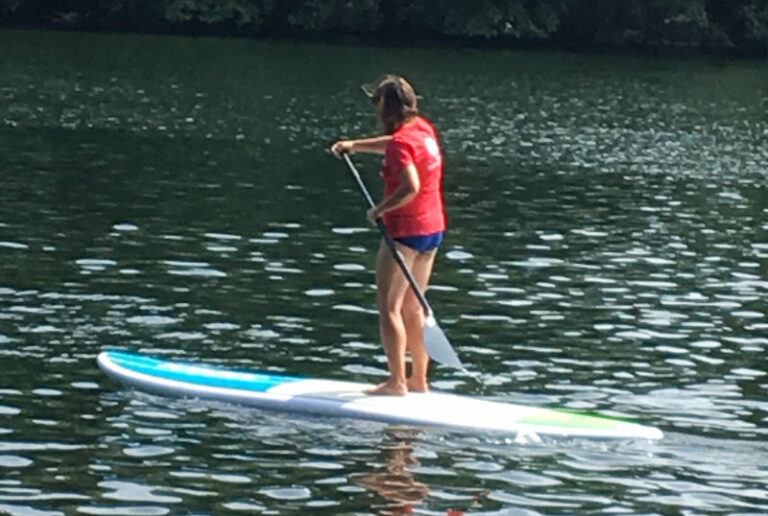 Stand Up Paddling in Berlin auf dem Schlachtensee