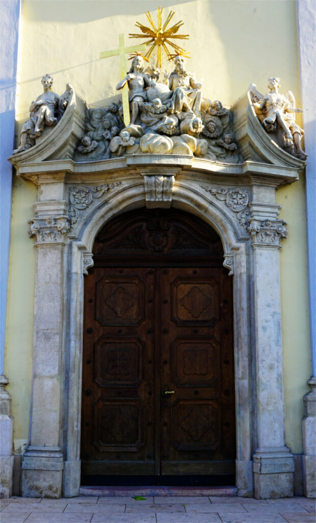 Hauptportal der Innerstädtischen Pfarrkirche