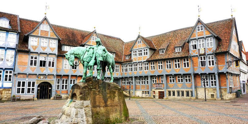 Stadtmarkt mit Denkmal in Wolfenbüttel