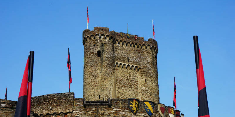 Wappen am Burgturm der Ehrenburg