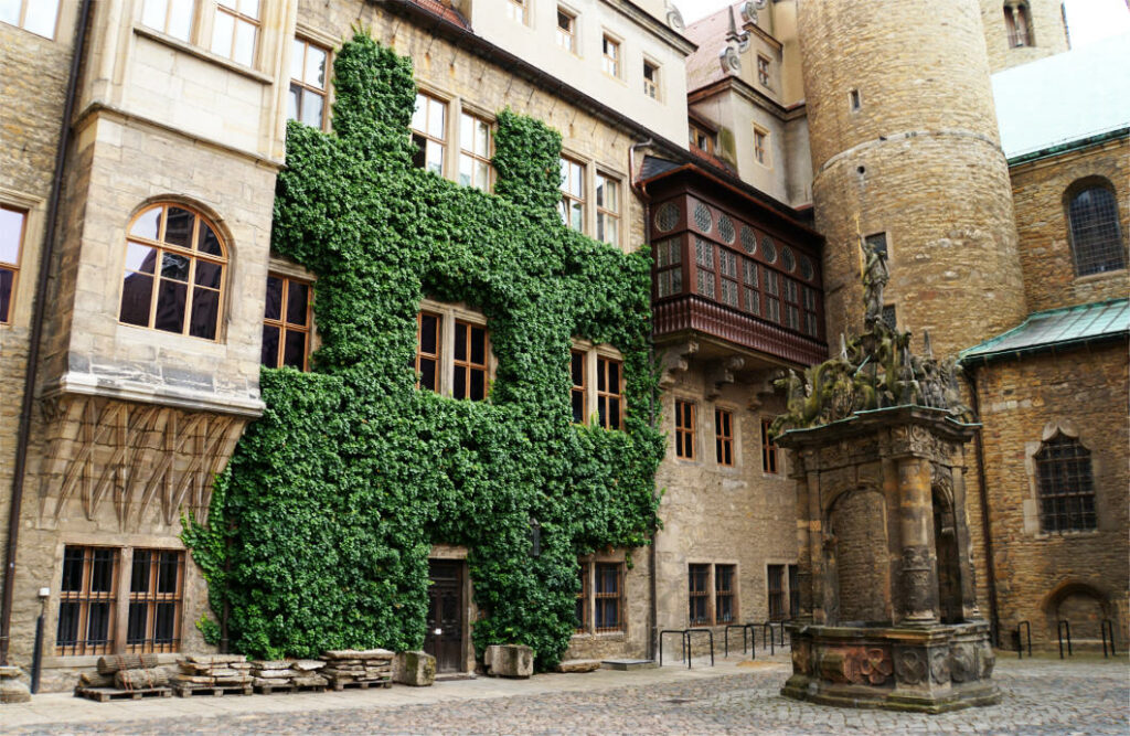 Innenhof Schloss Merseburg mit Neptunbrunnen