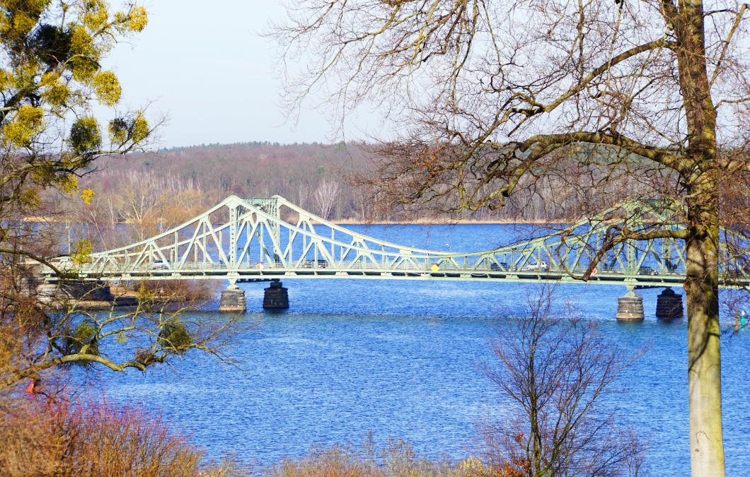 Park Babelsberg - Blick zur Glienicker Brücke