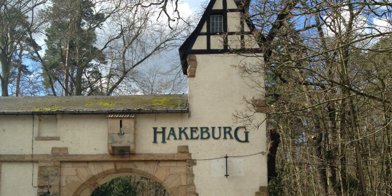 Eingang zur Neuen Hakeburg in Kleinmachnow