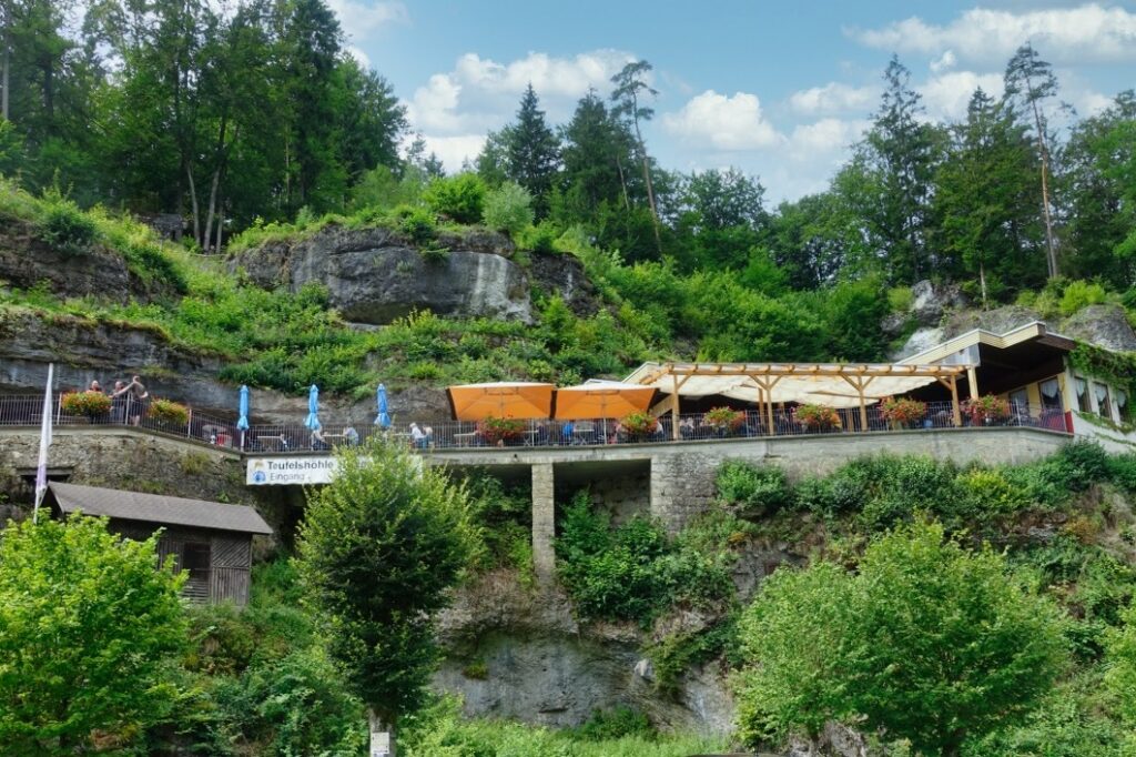 Eingang zur Teufelshöhle bei Pottenstein