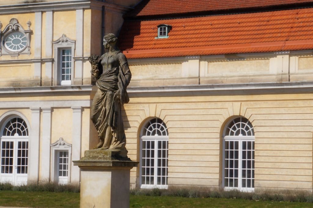Statue vor dem Schloss Charlottenburg