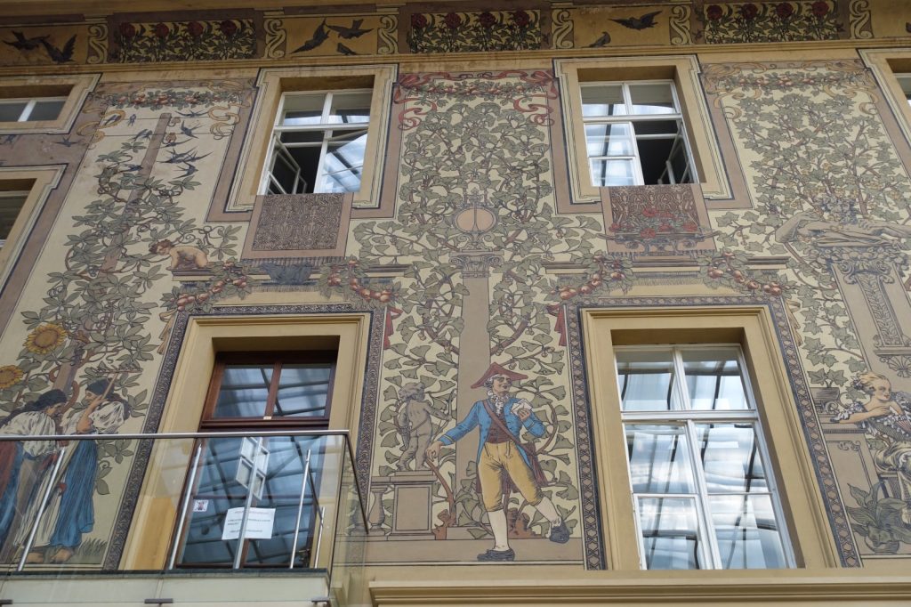Wandgestaltung in der Prager Hauptpost