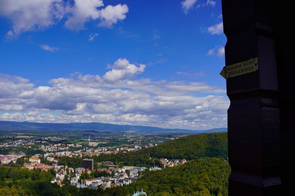 Blick in Richtung Erzgebirge vom Dianaturm