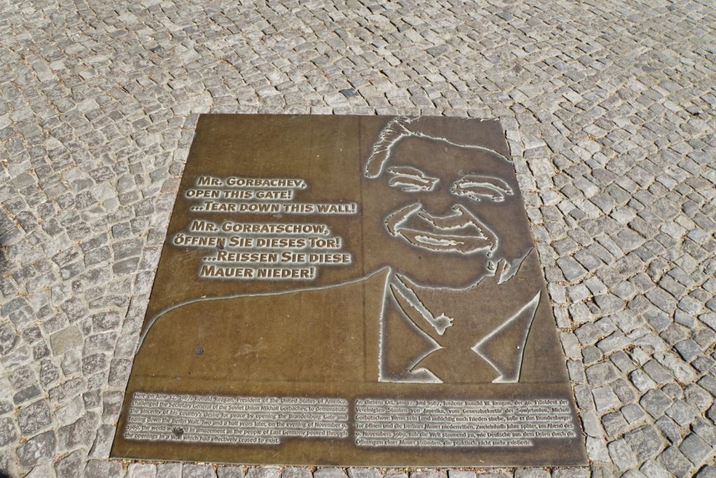 Gedenktafel am Brandenburger Tor