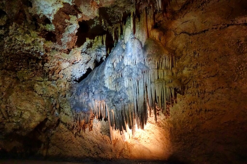 Lipa-Cave - Tropfsteinformation
