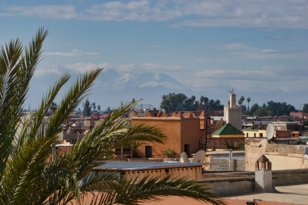 Blick von der Dachterrasse im Maison de la Photographie de Marrakech