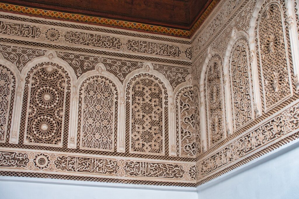 kunstvolle Wandverziehrungen in Marokko