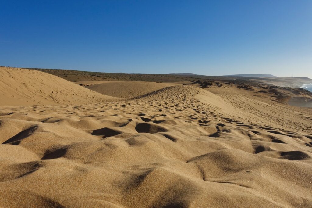 Sanddünen am Meer von Marokko
