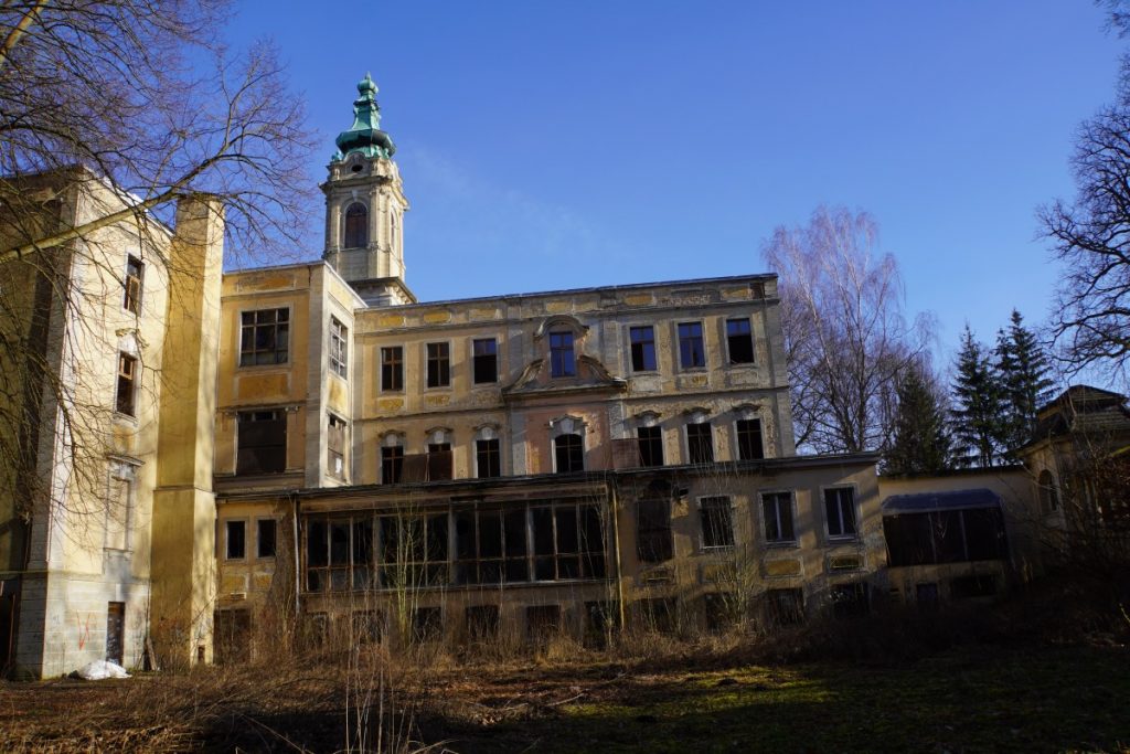 Schloss Dammsmühle - verfallene Schlossanlage in Brandenburg