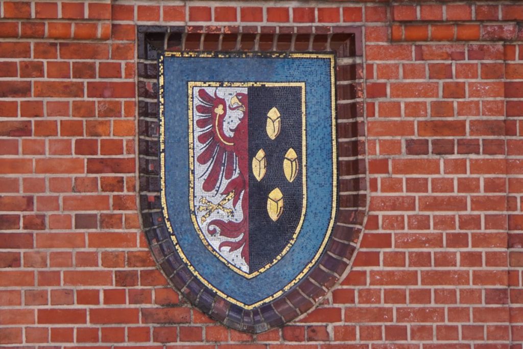 Wappen an der Brücke