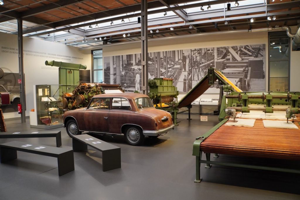 Duroplast Poroduktion im Automobilmuseum in Zwickau