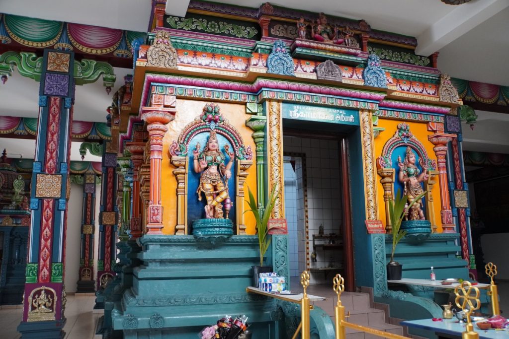 Hauptschrein im Sri-Kamadchi-Ampal-Tempel