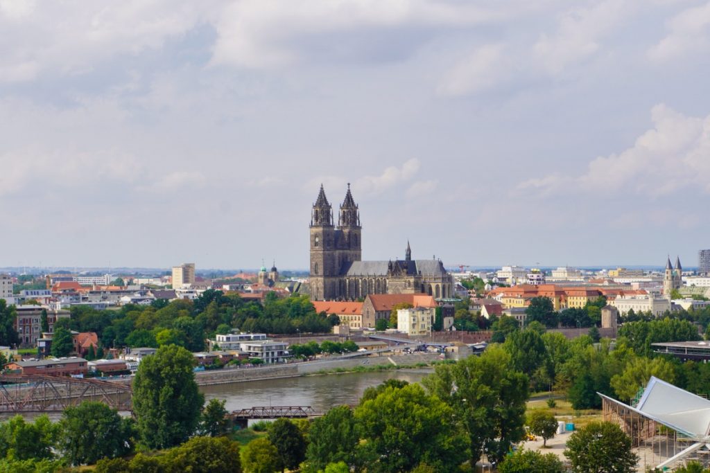 Ausblick vom Albinmüller-Turm zum Dom von Magdeburg