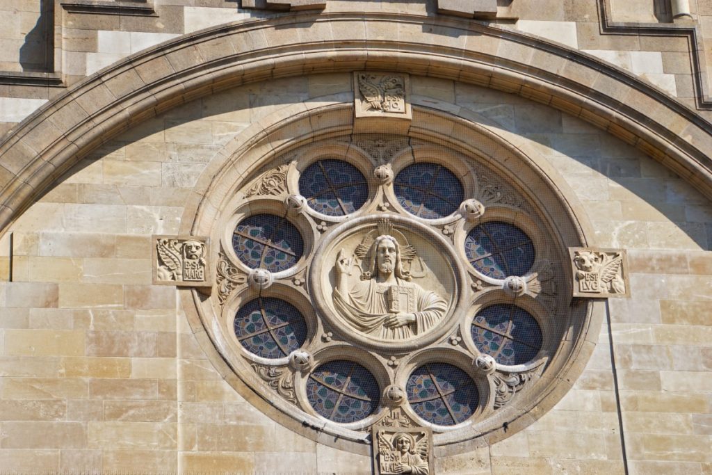 Fensterrosette der Franz-von-Assisi-Kirche