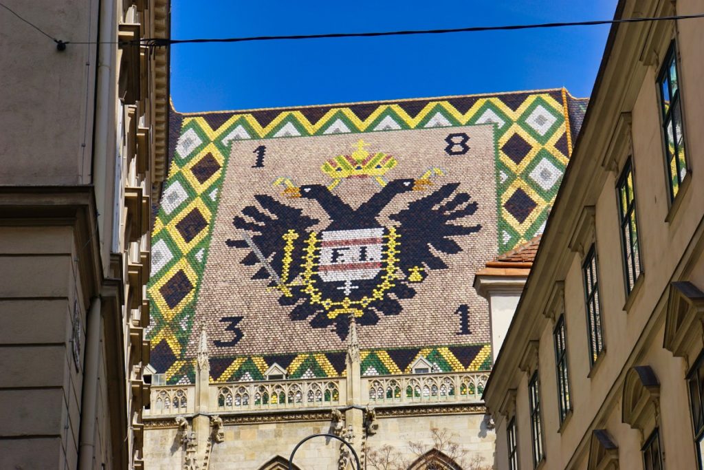 Wappen auf dem Dach vom Stephansdom