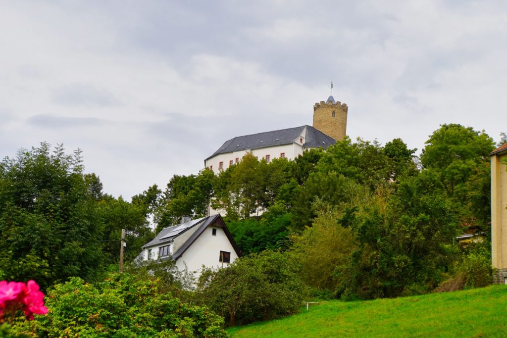 Blick aus Scharfenstein zur Burg