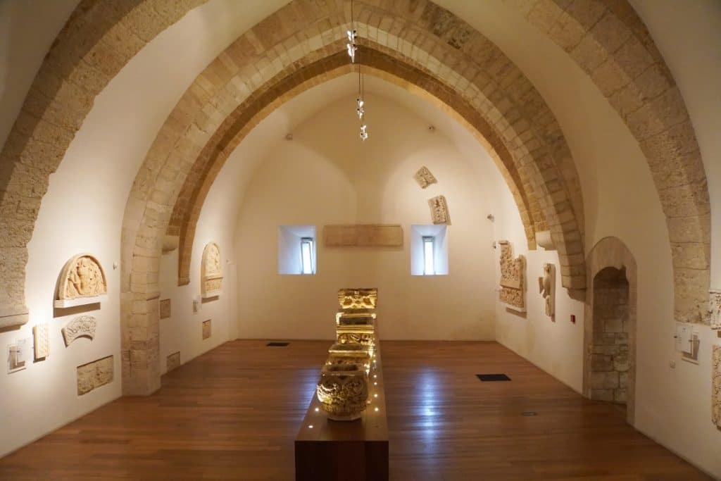 Ausstellungssaal in der Festung von Bari