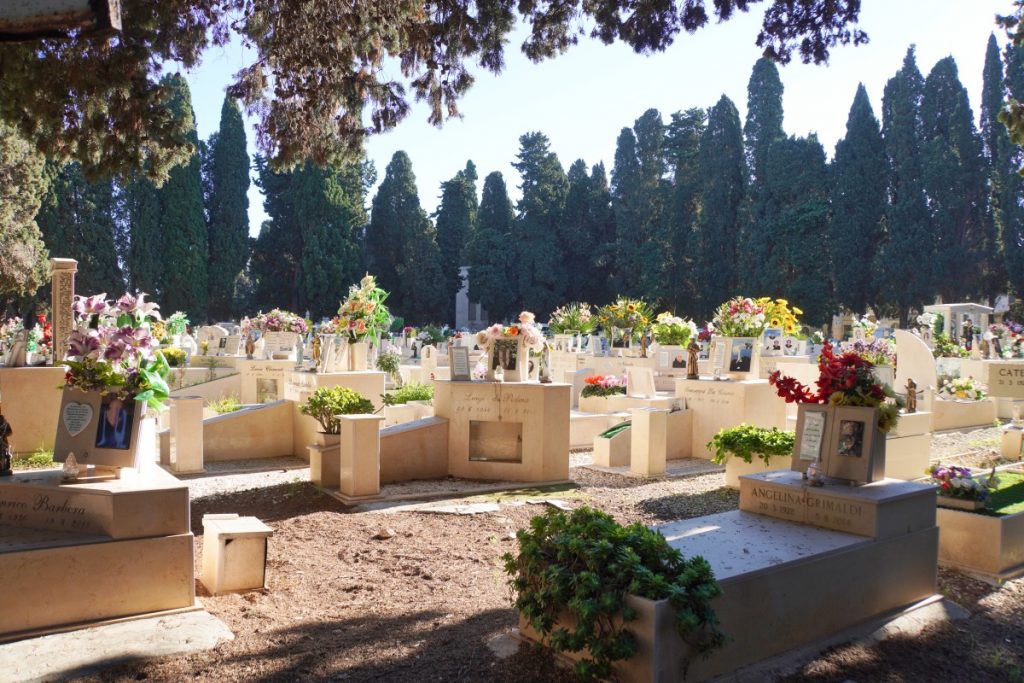 neuere Grabanlagen auf dem Monumentalfriedhof von Bari
