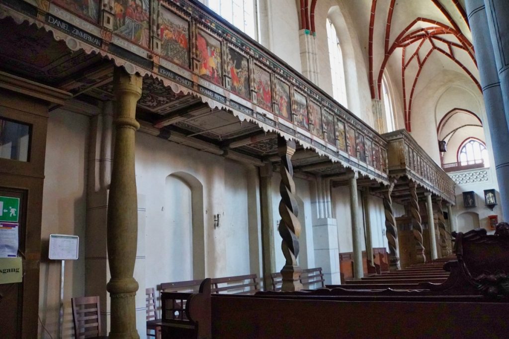 geschnitzte und bemalte Holzgalerie St.Marien Kirche