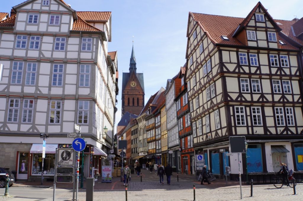 Hannover durch die Altstadt entlang des Roten Fadens