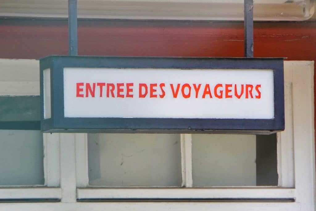 Schild Französischer Militärbahnhof Tegel