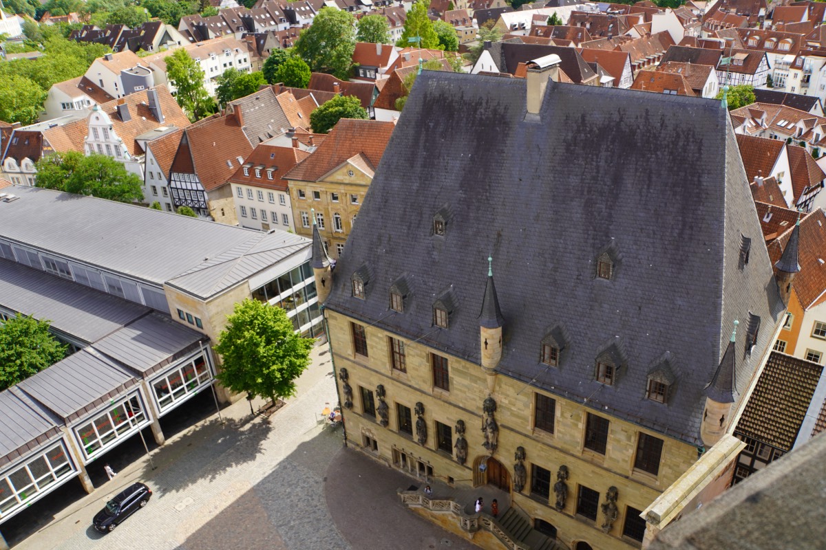 Blick von der Marienkirche auf das Rathaus Osnabrück