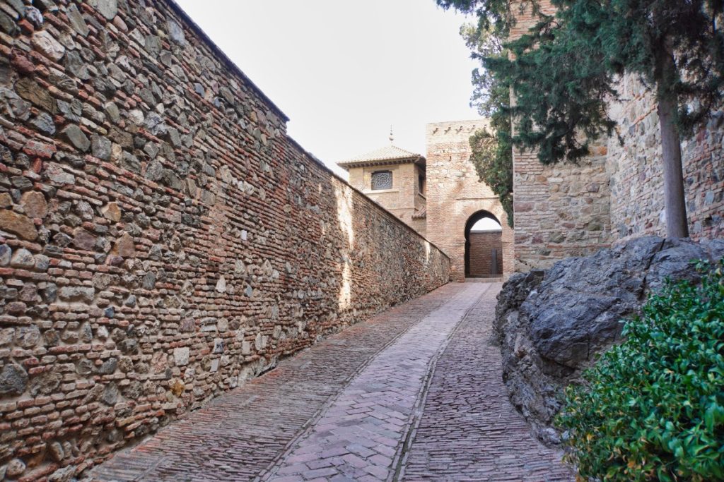 steiler Weg zur Alcazaba