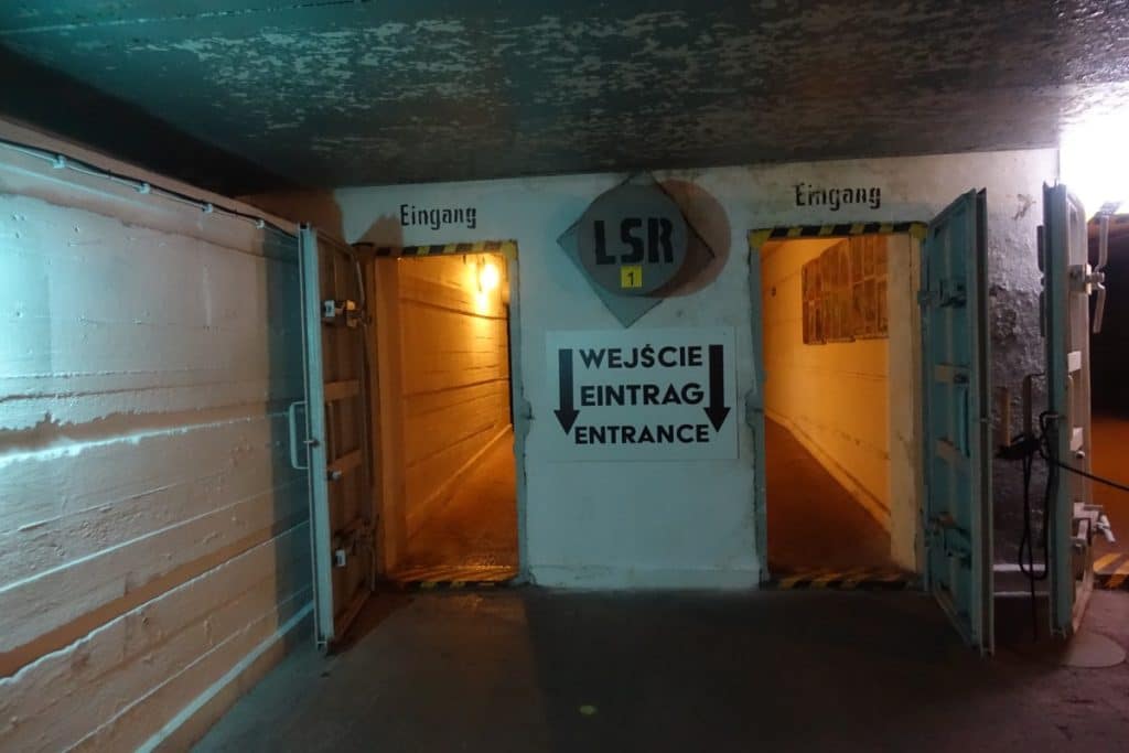 Bunkertour in Stettin Eingang durch Stahltüren