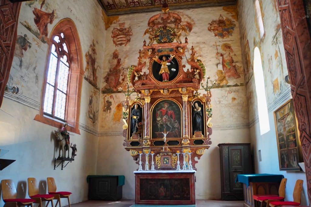 Chor und Altar in der Bürgstädter Martinskapelle
