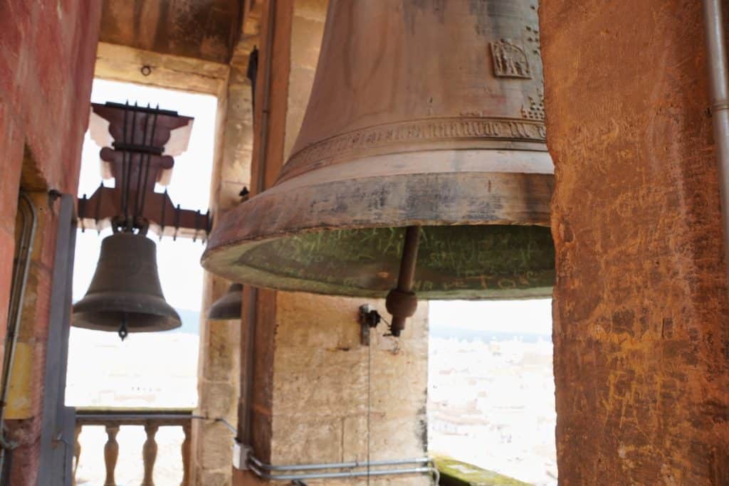 Glocken im Uhrenturm Mezquita-Catedral de Córdoba