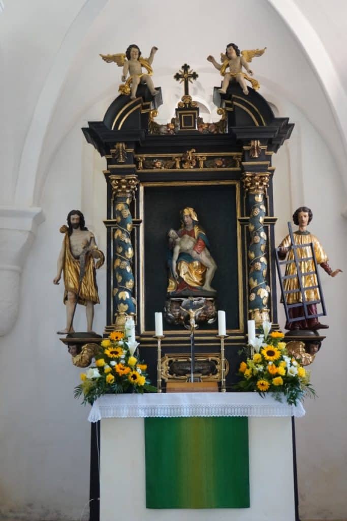 Altar in der Marienkirche von Vorra