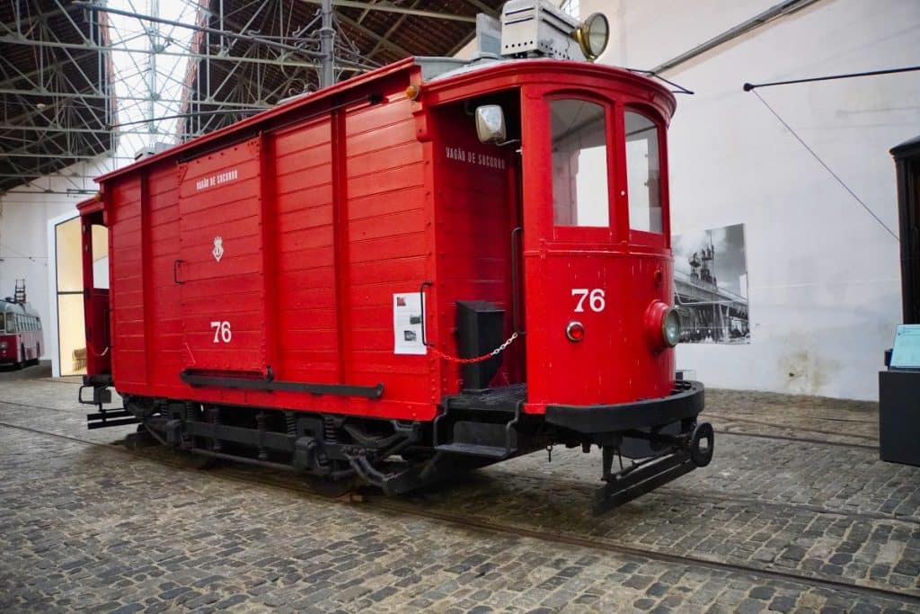 Notfallwagen im Straßenbahnmuseum in Porto