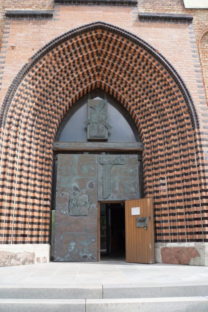 Eingang zur Petrikirche in Rostock