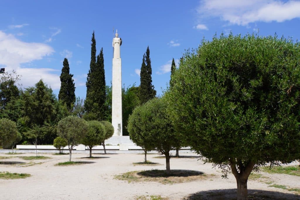 Pedion Areos Denkmal für gefallene Soldaten mit Standbild der Athene