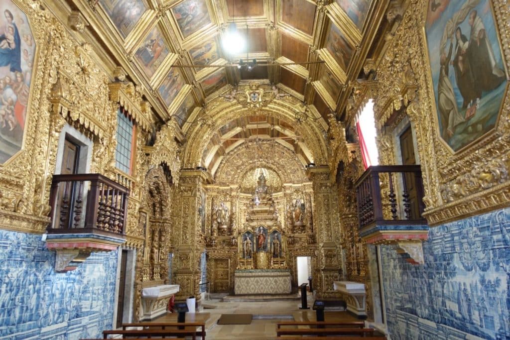 In einer Kirche in Aveiro