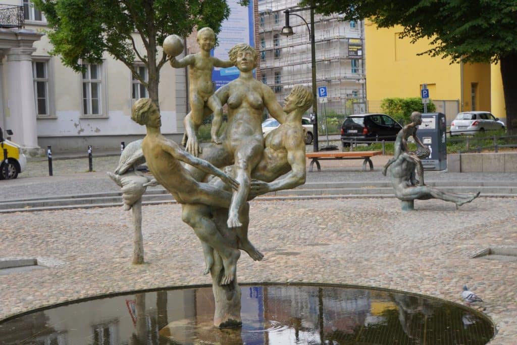 Brunnenfiguren - Brunnen der Lebensfreude
