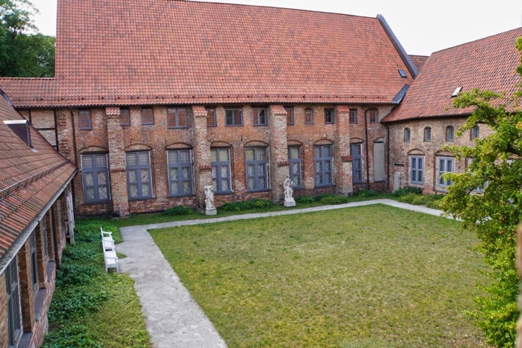 Klosterhof Kloster zum Heiligen Kreuz 