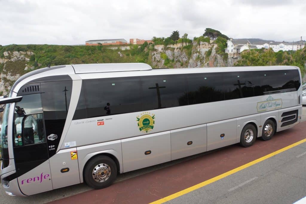 Mit dem Bus zum Costa Verde Express