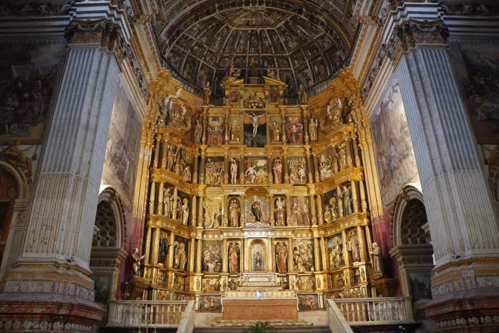 Kloster Monasterio de San Jerónimo in Granada beleuchteter Altar
