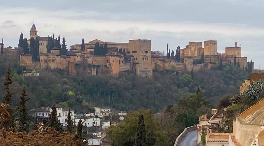 Blick auf die Alhambra von Sacromonte aus