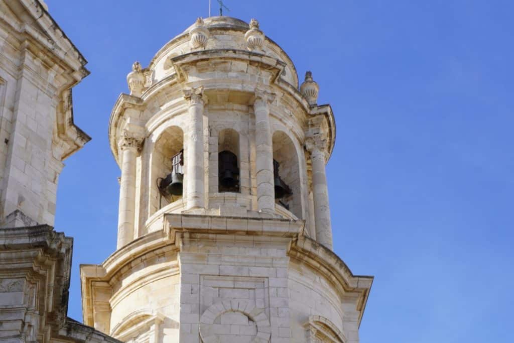 Kathedrale von Cádiz Turm mit Glocken