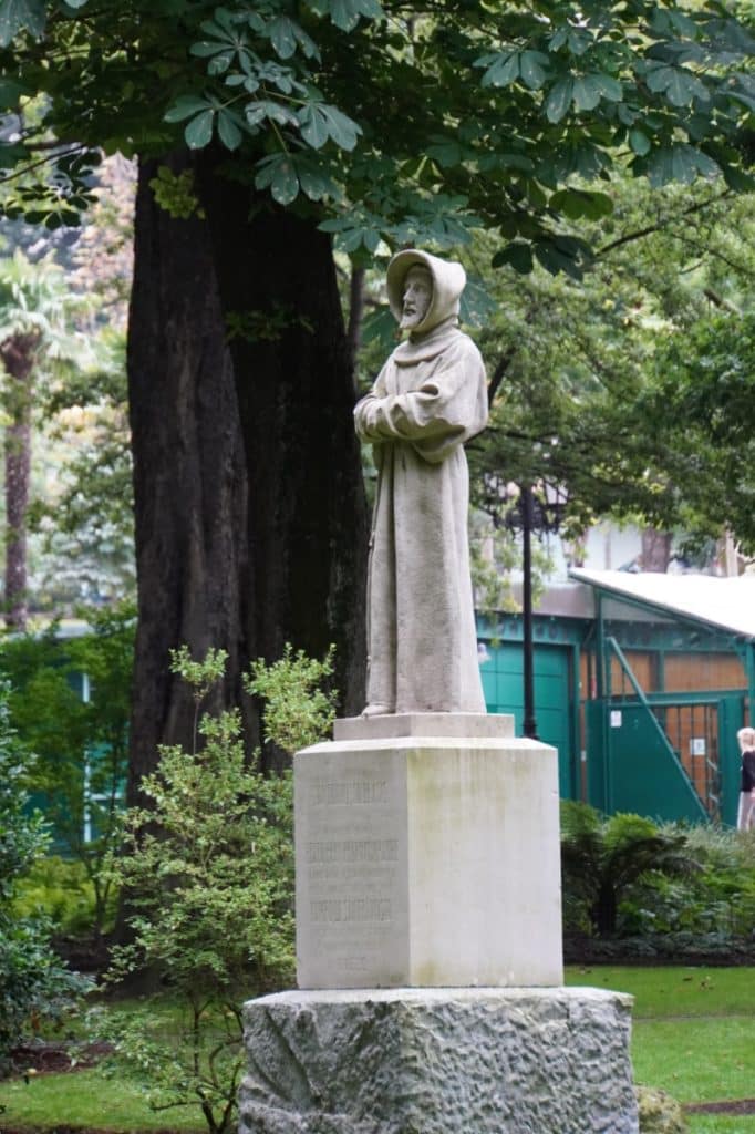 Oviedo Estatua de San Francisco de Asis
