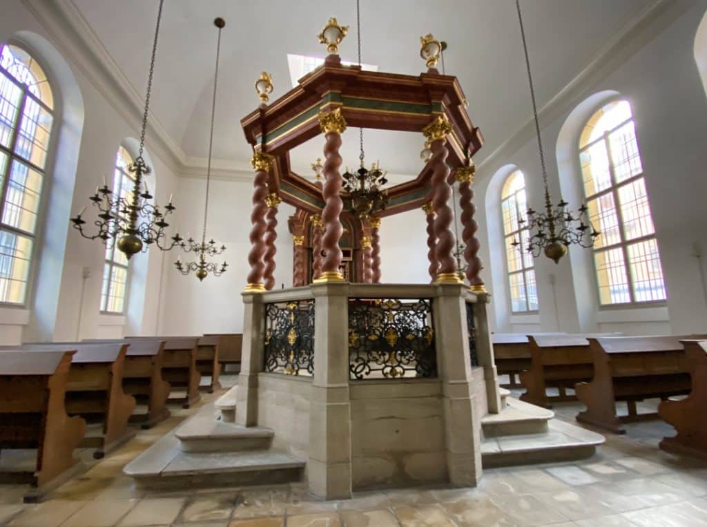 Blick in die Synagoge von Ansbach