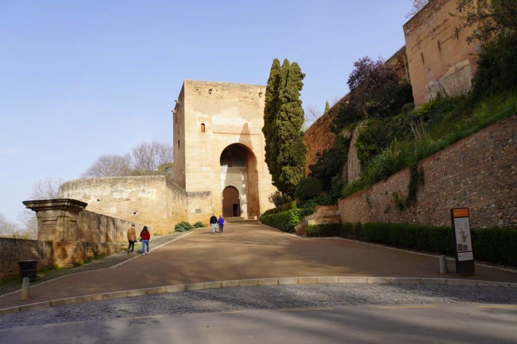 Nebeneingang in die Alhambra